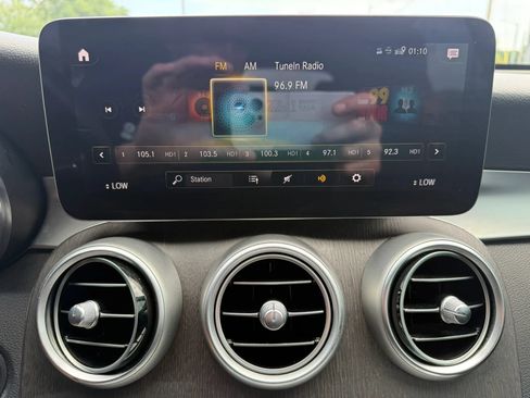Used 2021 Mercedes-Benz GLC 300 4MATIC image 20