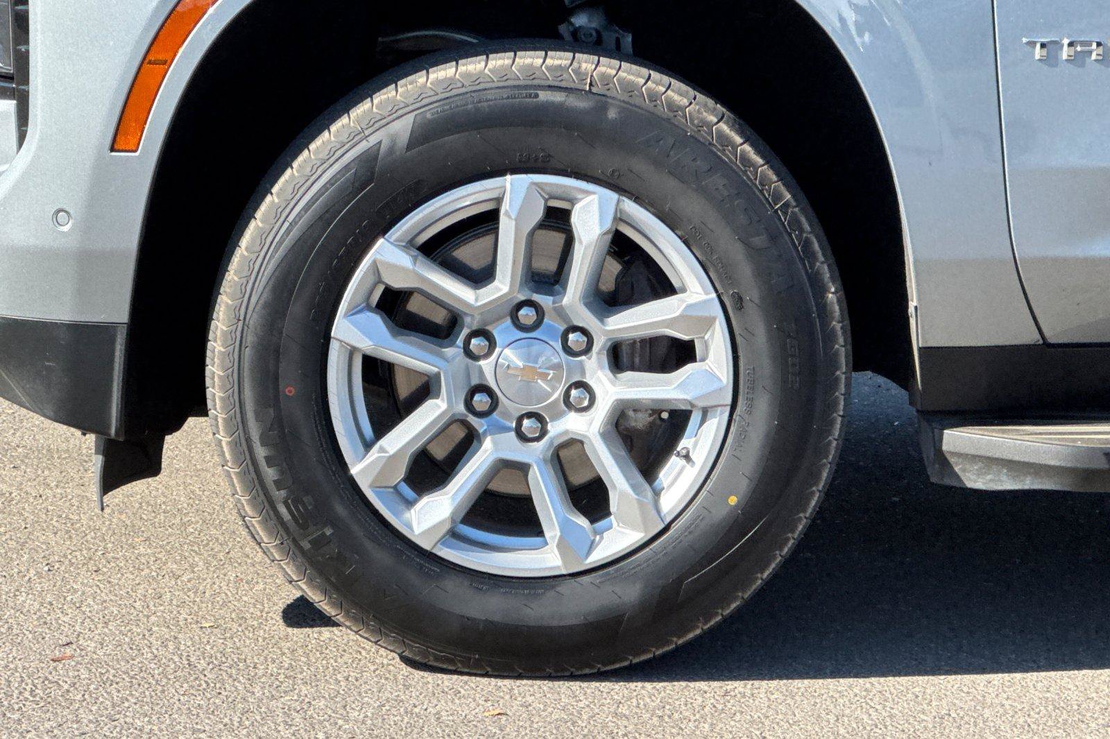 Used 2025 Chevrolet Tahoe LT AWD/4WD image 29