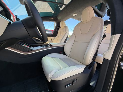 Used 2024 Tesla Model X image 11