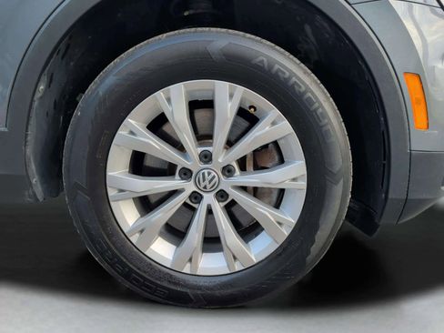 Used 2020 Volkswagen Tiguan S image 38