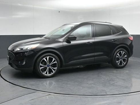 Used 2021 Ford Escape SE w/ SE Sport Appearance Package image 4