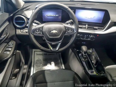 Used 2024 Chevrolet Trax LT w/ Driver Confidence Package FWD image 18