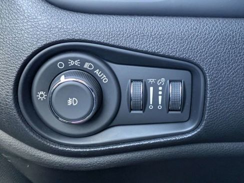 Used 2019 Jeep Renegade Trailhawk AWD/4WD image 21