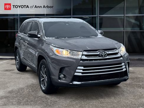 Used 2019 Toyota Highlander XLE image 1