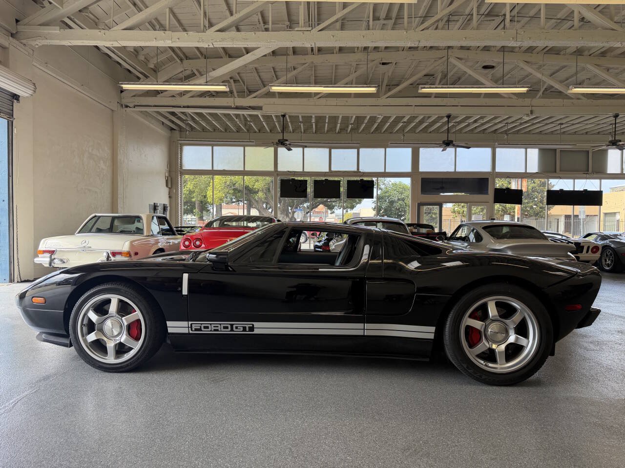 Used 2005 Ford GT RWD image 14