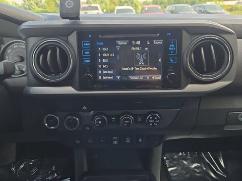 Used 2019 Toyota Tacoma TRD Off-Road w/ Technology Package AWD/4WD image 17