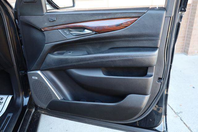 Used 2015 Cadillac Escalade Luxury AWD/4WD image 25