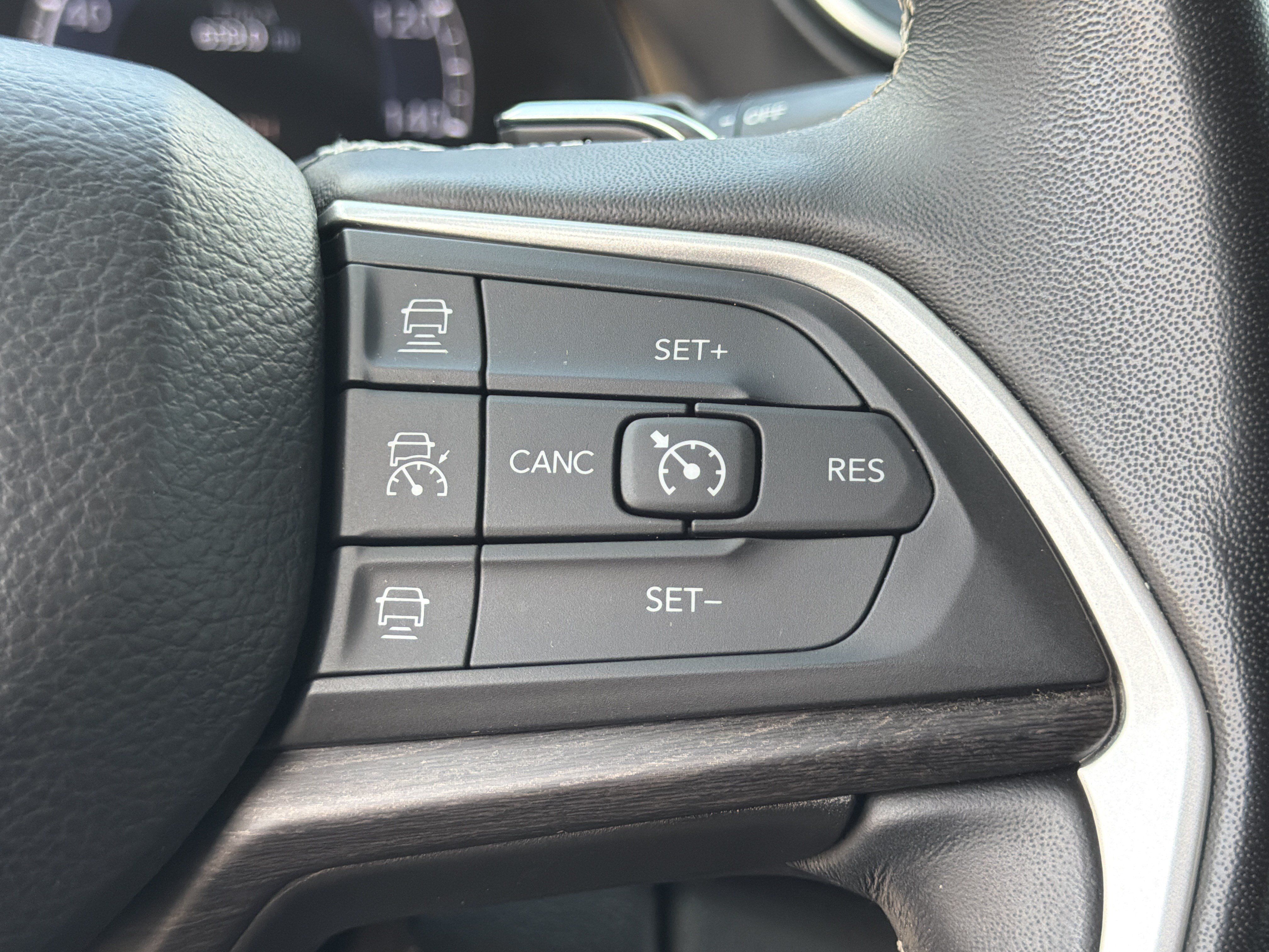 Used 2022 Jeep Grand Cherokee L Limited AWD/4WD image 33