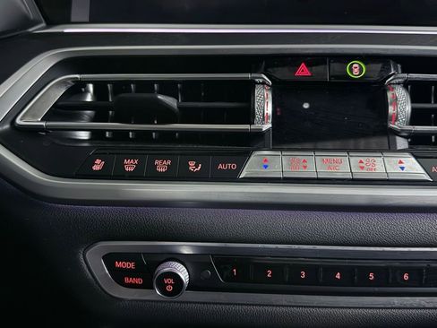 Used 2021 BMW X7 xDrive40i w/ Premium Package 2 image 41