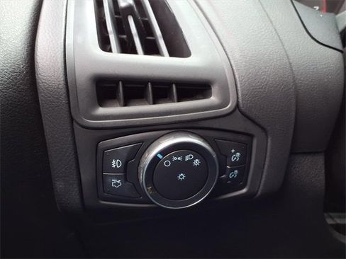 Used 2017 Ford Focus SE image 21