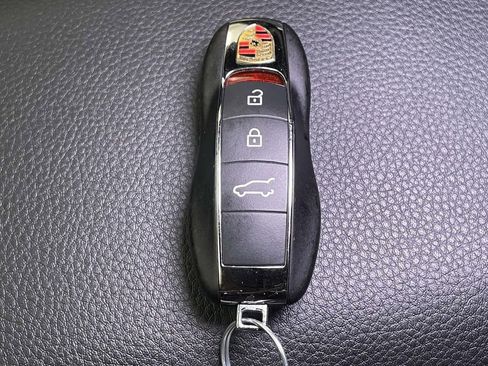 Certified 2025 Porsche Macan image 45