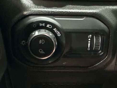 Used 2023 Jeep Gladiator Overland image 32