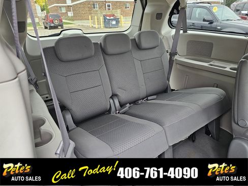 Used 2009 Chrysler Town & Country Touring image 16
