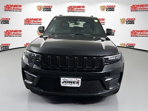 Used 2023 Jeep Grand Cherokee Altitude image 12