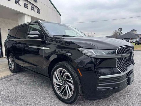 Used 2025 Lincoln Navigator Reserve AWD/4WD image 42