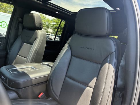 Used 2024 GMC Yukon XL Denali AWD/4WD image 23