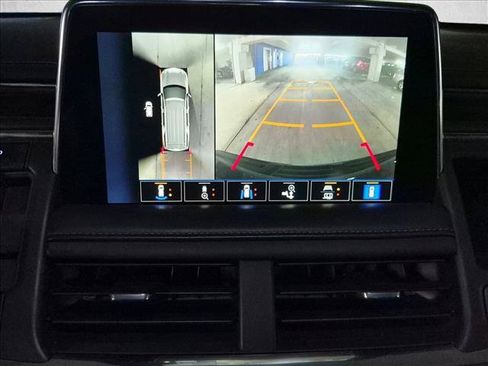 Used 2023 Chevrolet Suburban LT w/ LT Signature Plus Package RWD image 14