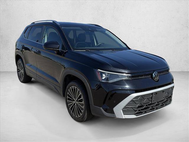 Used 2025 Volkswagen Taos SE FWD image 3