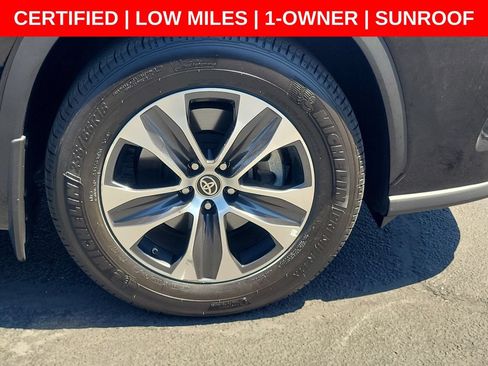 Used 2024 Toyota Highlander XLE FWD image 8