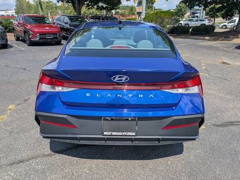 Used 2024 Hyundai Elantra SEL FWD image 5