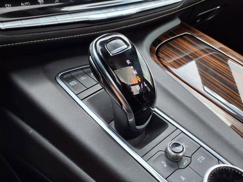 Used 2023 Cadillac Escalade Premium Luxury image 20