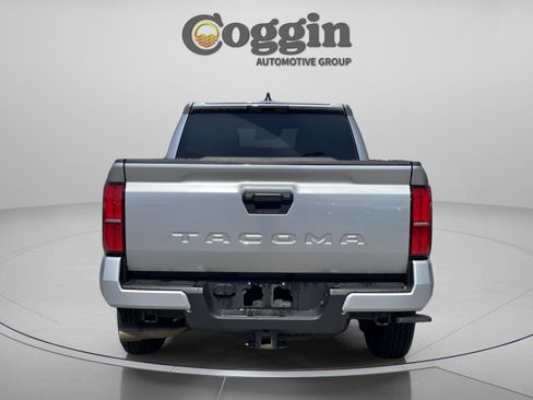 Used 2025 Toyota Tacoma TRD Sport image 5