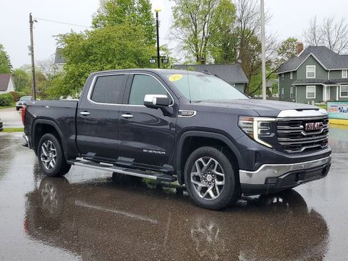 Used 2022 GMC Sierra 1500 SLT w/ SLT Premium Plus Package AWD/4WD image 2