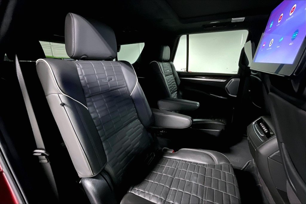 Used 2025 Cadillac Escalade Sport Platinum w/ LPO, Floor Liner Package AWD/4WD image 33