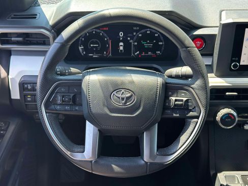 Used 2024 Toyota Tacoma TRD Off-Road AWD/4WD image 15