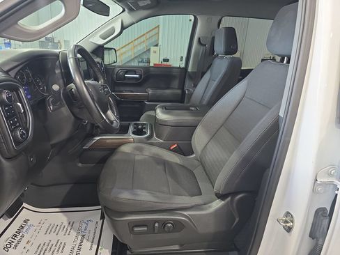 Used 2021 Chevrolet Silverado 1500 LT Trail Boss w/ LPO, Dark Essentials Package AWD/4WD image 9