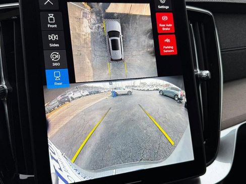 Used 2025 Volvo XC90 B5 Plus image 22