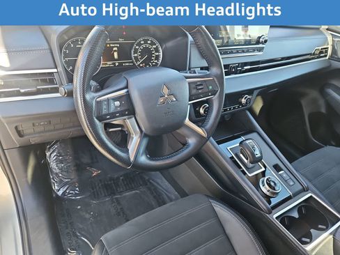 Used 2024 Mitsubishi Outlander SE image 12