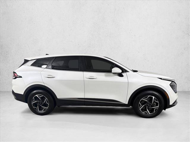 Used 2025 Kia Sportage LX FWD image 2