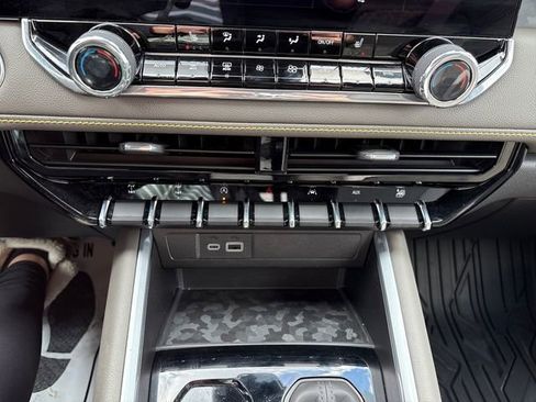 Used 2024 Chevrolet Colorado ZR2 AWD/4WD image 18