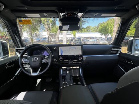 Used 2025 Lexus GX 550 w/ Accessory Package (2T) image 36