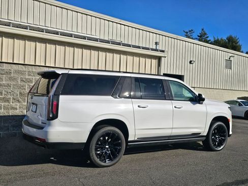 Certified 2023 Cadillac Escalade ESV Sport Platinum image 9