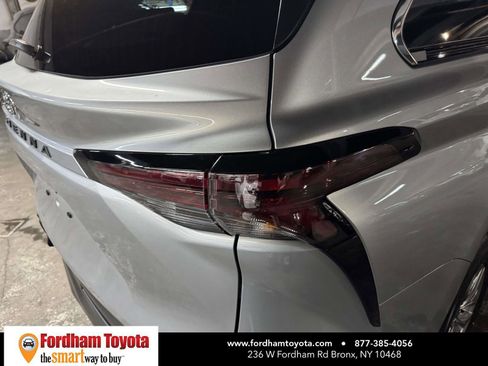 Used 2025 Toyota Sienna LE image 10