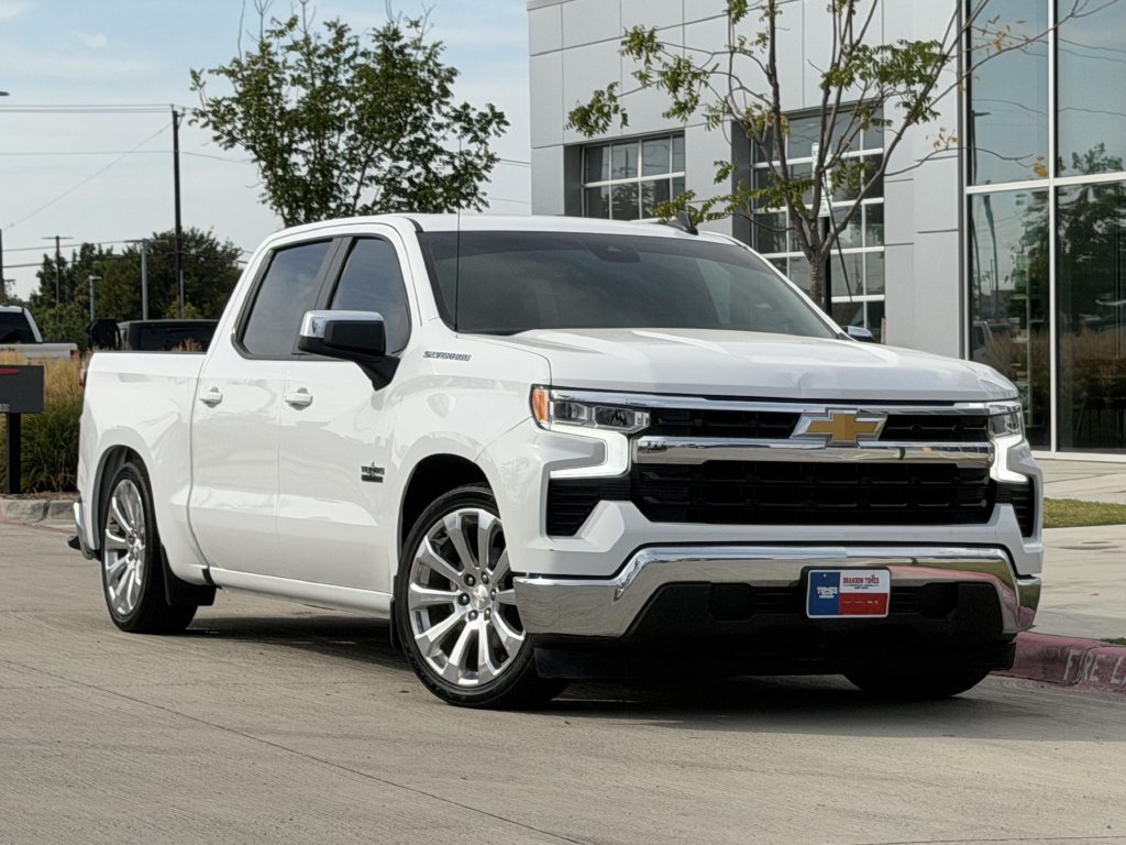 Used 2022 Chevrolet Silverado 1500 LT RWD image 2