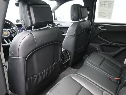 Certified 2025 Porsche Macan GTS AWD/4WD image 8