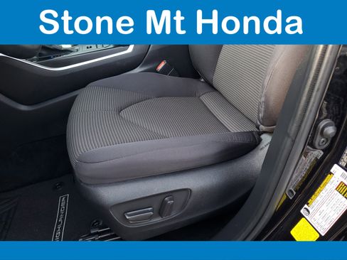 Used 2021 Toyota Highlander LE image 21