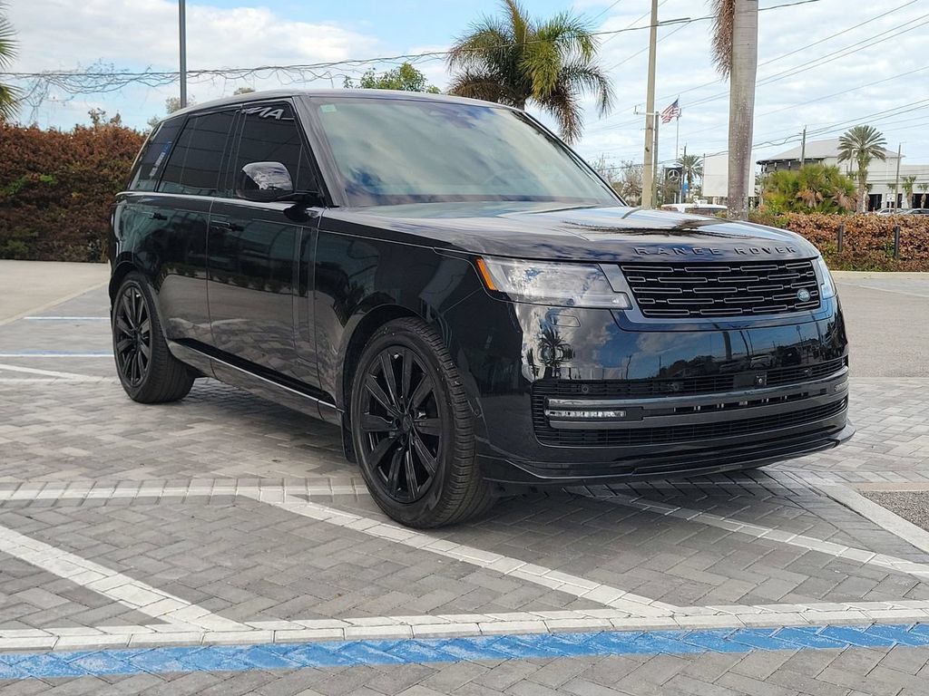 Used 2025 Land Rover Range Rover SE AWD/4WD image 7