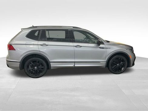 Used 2022 Volkswagen Tiguan SE R-Line image 16