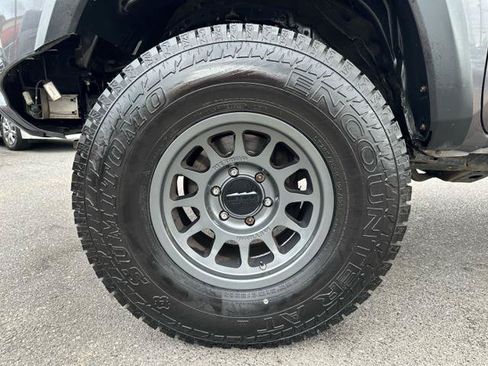 Used 2017 Toyota Tacoma TRD Sport AWD/4WD image 24