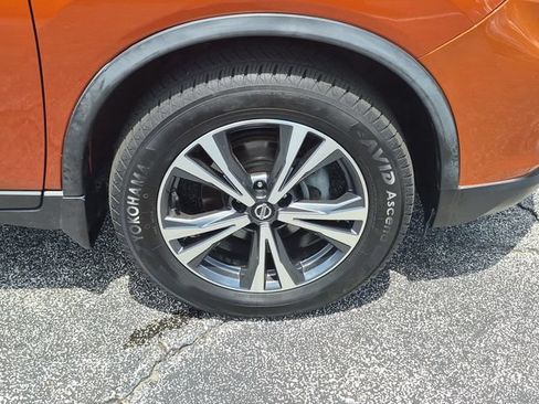 Used 2019 Nissan Rogue SV w/ Sun & Sound Touring Package AWD/4WD image 28