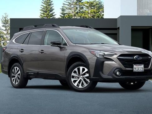 Used 2024 Subaru Outback Premium AWD/4WD image 2