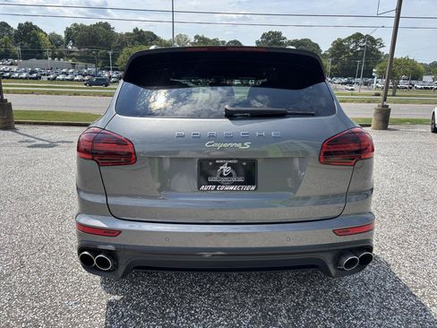 Used 2018 Porsche Cayenne S w/ Premium Package Plus AWD/4WD image 4