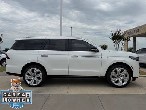 Used 2025 Lincoln Navigator Reserve AWD/4WD image 19