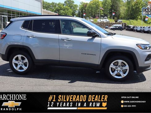 Used 2024 Jeep Compass Latitude w/ Sun and Sound Group AWD/4WD image 1