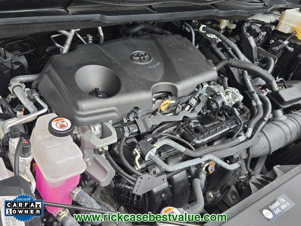 Used 2024 Toyota Sienna XLE FWD image 20