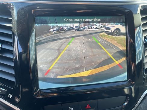 Used 2019 Jeep Cherokee Limited image 13